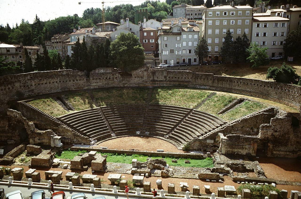 Residence Teatro Romano トリエステ エクステリア 写真